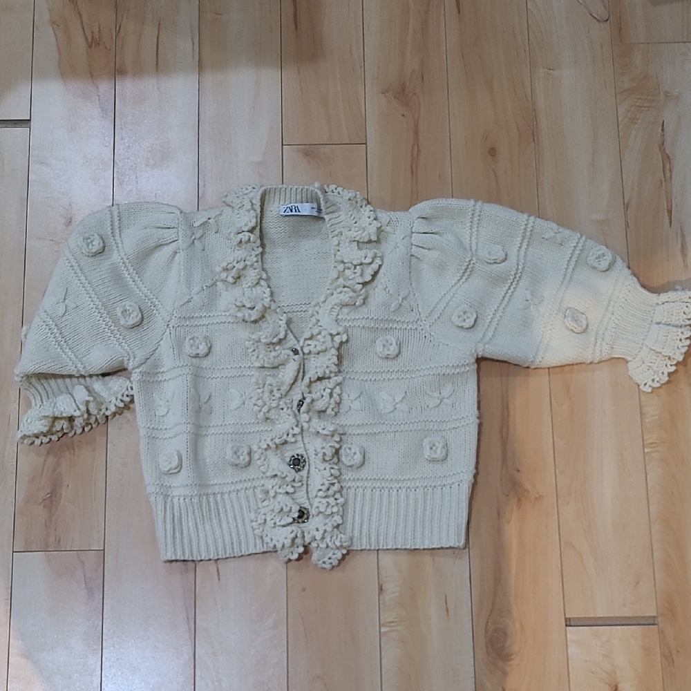 Zara Womwn's Size Small Cream Sweater